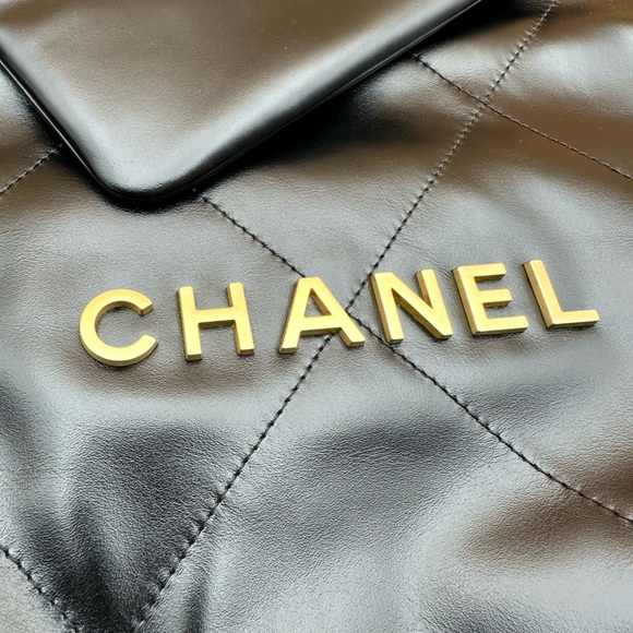 Chanel hobo bag authentic. Pre owned. - Picture 3 of 16